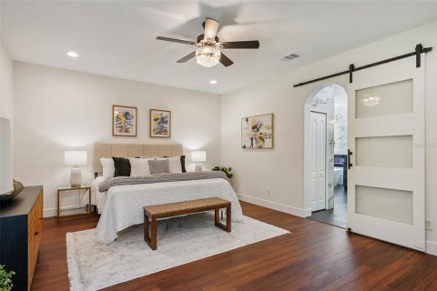 House in Wesley Chapel, Florida 6 bedrooms, 402.45 sq.m. № 1849815 - photo 22