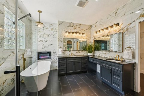 House in Wesley Chapel, Florida 6 bedrooms, 402.45 sq.m. № 1849815 - photo 27