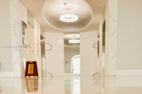 Condominio en venta en Hallandale Beach, Florida, 2 dormitorios, 113.53 m2 № 2034153 - foto 19