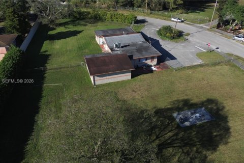 Commercial property in Miami, Florida № 2031488 - photo 7