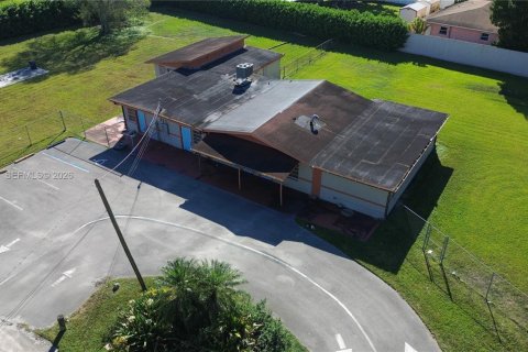 Commercial property in Miami, Florida № 2031488 - photo 2
