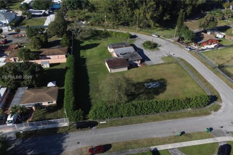 Commercial property in Miami, Florida № 2031488 - photo 8