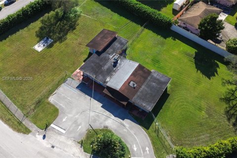 Commercial property in Miami, Florida № 2031488 - photo 3