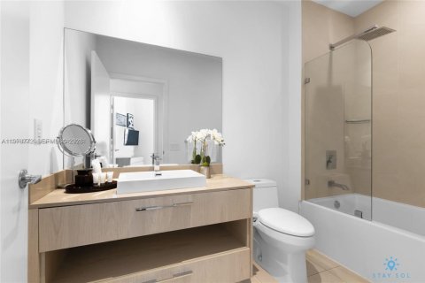 Condo à Hollywood, Floride, 1 chambre  № 2045997