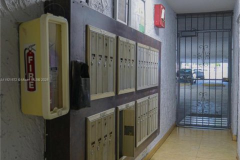 Condominio en venta en North Miami, Florida, 1 dormitorio, 73.49 m2 № 2013902 - foto 18