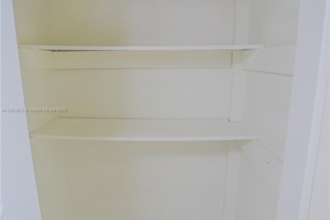 Condominio en venta en North Miami, Florida, 1 dormitorio, 73.49 m2 № 2013902 - foto 14