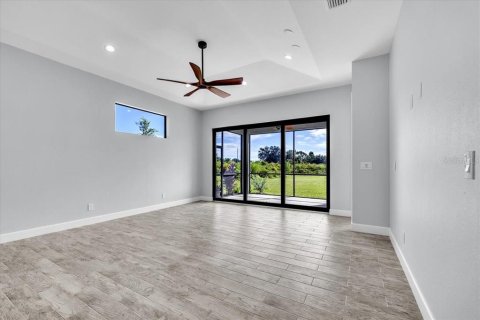 Commercial property in Punta Gorda, Florida 6 bedrooms, 307.88 sq.m. № 2379024 - photo 6