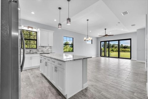 Commercial property in Punta Gorda, Florida 6 bedrooms, 307.88 sq.m. № 2379024 - photo 5