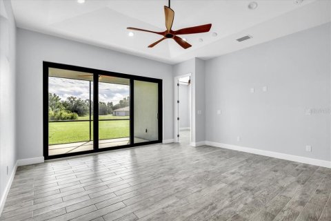 Commercial property in Punta Gorda, Florida 6 bedrooms, 307.88 sq.m. № 2379024 - photo 7