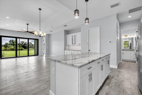Commercial property in Punta Gorda, Florida 6 bedrooms, 307.88 sq.m. № 2379024 - photo 14
