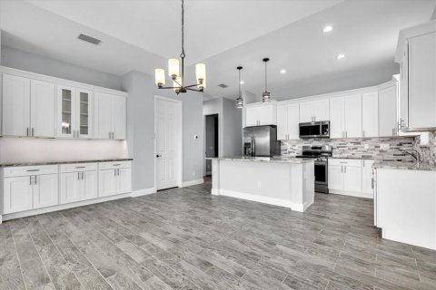 Commercial property in Punta Gorda, Florida 6 bedrooms, 307.88 sq.m. № 2379024 - photo 15