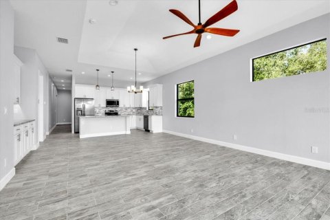 Commercial property in Punta Gorda, Florida 6 bedrooms, 307.88 sq.m. № 2379024 - photo 8
