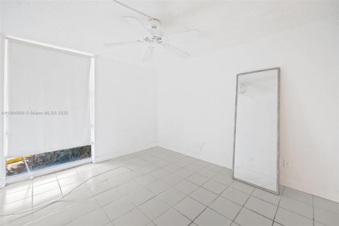 Condo in Sunny Isles Beach, Florida, 1 bedroom  № 1956548 - photo 25