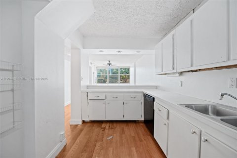 Condo in Sunny Isles Beach, Florida, 1 bedroom  № 1956548 - photo 18