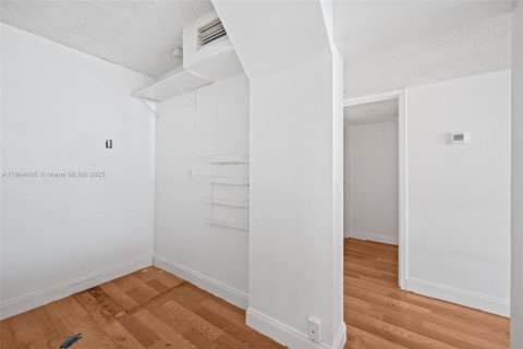 Condo in Sunny Isles Beach, Florida, 1 bedroom  № 1956548 - photo 17