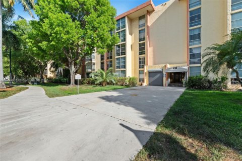 Condo in Sunny Isles Beach, Florida, 1 bedroom  № 1956548 - photo 2