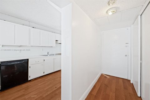 Condo in Sunny Isles Beach, Florida, 1 bedroom  № 1956548 - photo 7