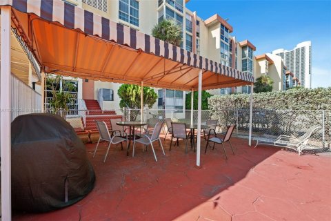 Condo in Sunny Isles Beach, Florida, 1 bedroom  № 1956548 - photo 30