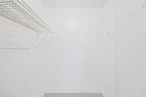 Condo in Sunny Isles Beach, Florida, 1 bedroom  № 1956548 - photo 27