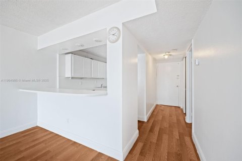 Condo in Sunny Isles Beach, Florida, 1 bedroom  № 1956548 - photo 8