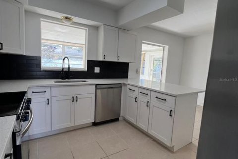 House in Kenneth City, Florida 2 bedrooms, 87.79 sq.m. № 1546368 - photo 18