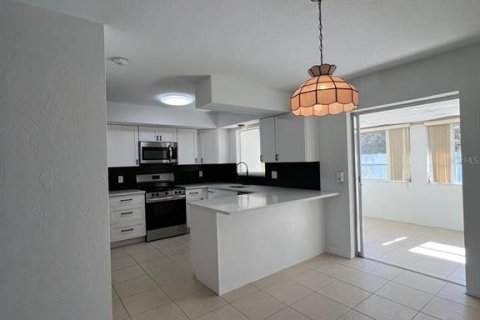 House in Kenneth City, Florida 2 bedrooms, 87.79 sq.m. № 1546368 - photo 8