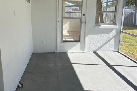 House in Kenneth City, Florida 2 bedrooms, 87.79 sq.m. № 1546368 - photo 24