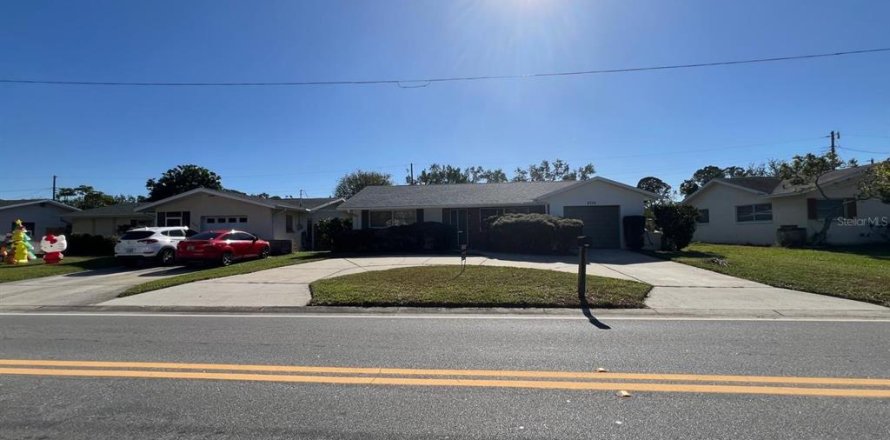 House in Kenneth City, Florida 2 bedrooms, 87.79 sq.m. № 1546368