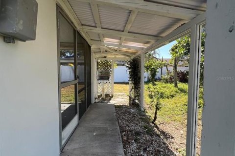 House in Kenneth City, Florida 2 bedrooms, 87.79 sq.m. № 1546368 - photo 20