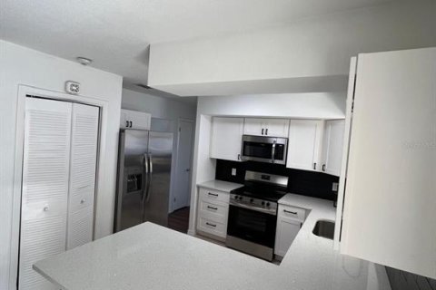 House in Kenneth City, Florida 2 bedrooms, 87.79 sq.m. № 1546368 - photo 11