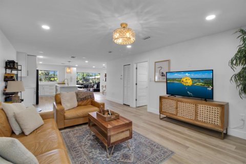 Casa en venta en Osteen, Florida, 3 dormitorios, 146.97 m2 № 2200963 - foto 2