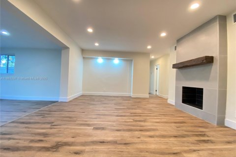 House in Wilton Manors, Florida 3 bedrooms, 152.73 sq.m. № 1891815 - photo 12