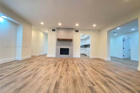 House in Wilton Manors, Florida 3 bedrooms, 152.73 sq.m. № 1891815 - photo 16