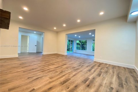 House in Wilton Manors, Florida 3 bedrooms, 152.73 sq.m. № 1891815 - photo 10