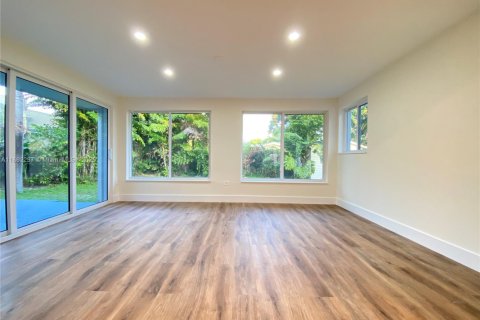 House in Wilton Manors, Florida 3 bedrooms, 152.73 sq.m. № 1891815 - photo 13