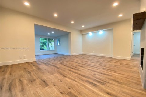 House in Wilton Manors, Florida 3 bedrooms, 152.73 sq.m. № 1891815 - photo 21