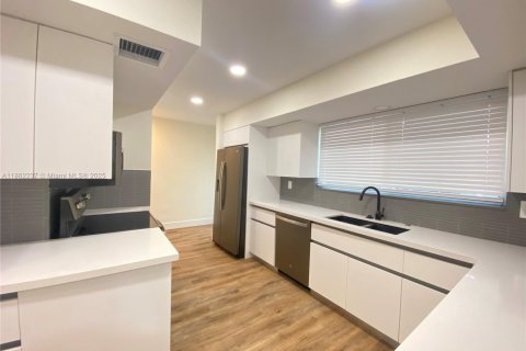 House in Wilton Manors, Florida 3 bedrooms, 152.73 sq.m. № 1891815 - photo 7