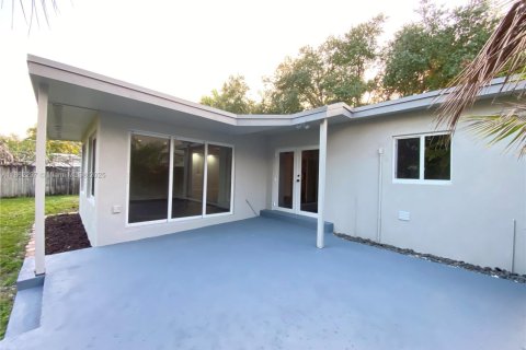 House in Wilton Manors, Florida 3 bedrooms, 152.73 sq.m. № 1891815 - photo 30