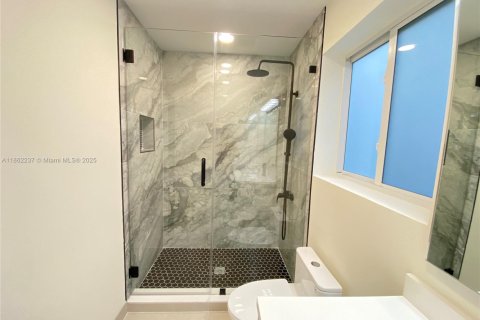 House in Wilton Manors, Florida 3 bedrooms, 152.73 sq.m. № 1891815 - photo 29