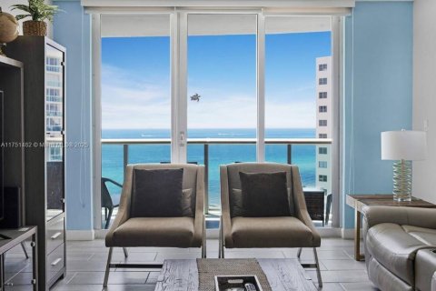 Condo in Hollywood, Florida, 2 bedrooms  № 1870071 - photo 2
