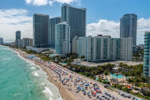 Condo in Hollywood, Florida, 2 bedrooms  № 1870071 - photo 4