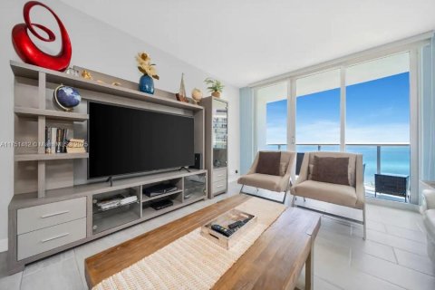 Condo in Hollywood, Florida, 2 bedrooms  № 1870071 - photo 7
