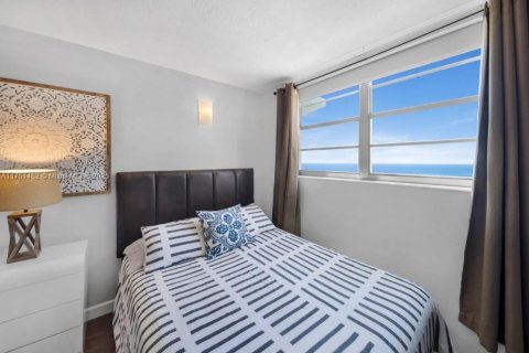 Condo in Hollywood, Florida, 2 bedrooms  № 1870071 - photo 15
