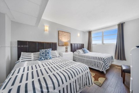 Condo in Hollywood, Florida, 2 bedrooms  № 1870071 - photo 17