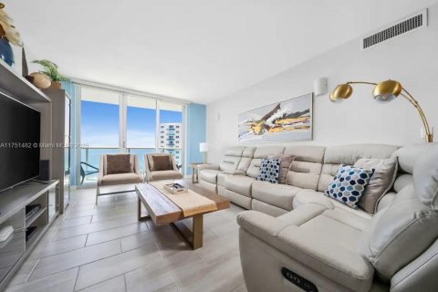 Condo in Hollywood, Florida, 2 bedrooms  № 1870071 - photo 8