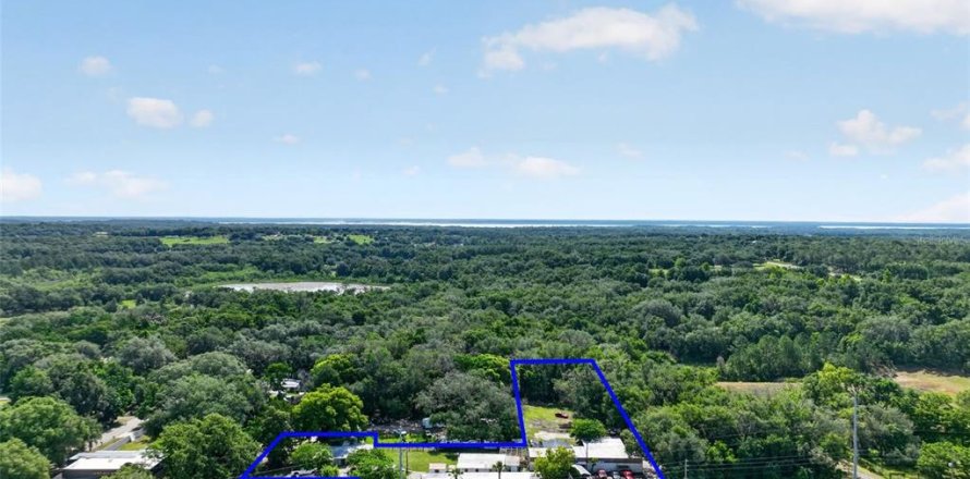Immobilier commercial à Lady Lake, Floride 419.18 m2 № 2133931