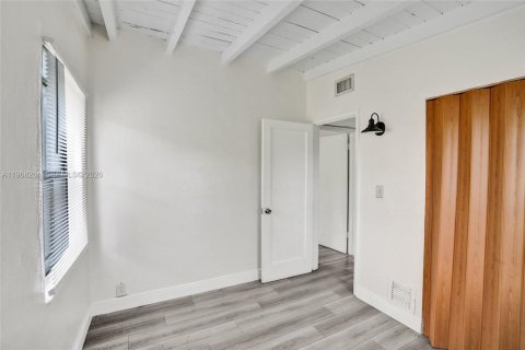 House in Opa-locka, Florida 2 bedrooms, 70.05 sq.m. № 2030607 - photo 19