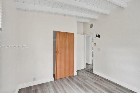 House in Opa-locka, Florida 2 bedrooms, 70.05 sq.m. № 2030607 - photo 26