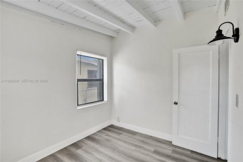 House in Opa-locka, Florida 2 bedrooms, 70.05 sq.m. № 2030607 - photo 18