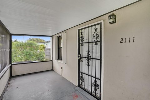 House in Opa-locka, Florida 2 bedrooms, 70.05 sq.m. № 2030607 - photo 17